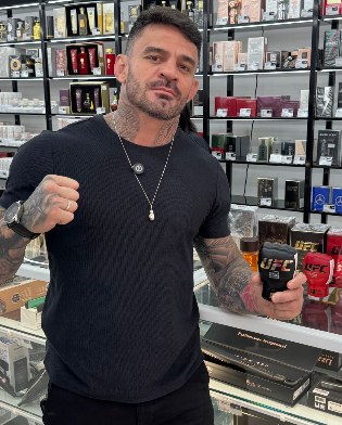 Allan Popeye, influenciadora assessorada pela Bertoluchi