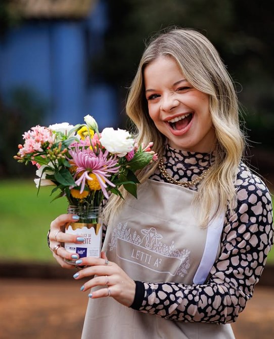Flávia Gabriela, influenciadora assessorada pela Bertoluchi